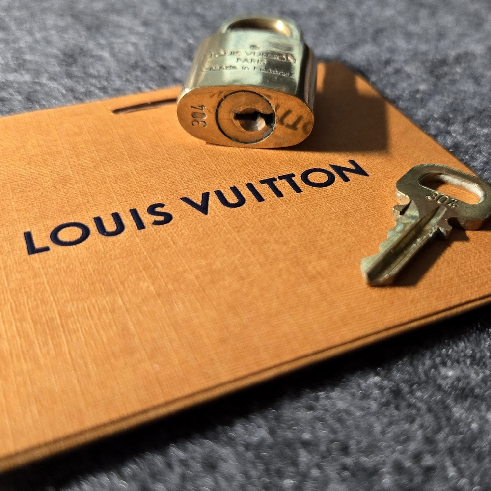 #304 Authentic Louis Vuitton lock and key set include LV envelope with card